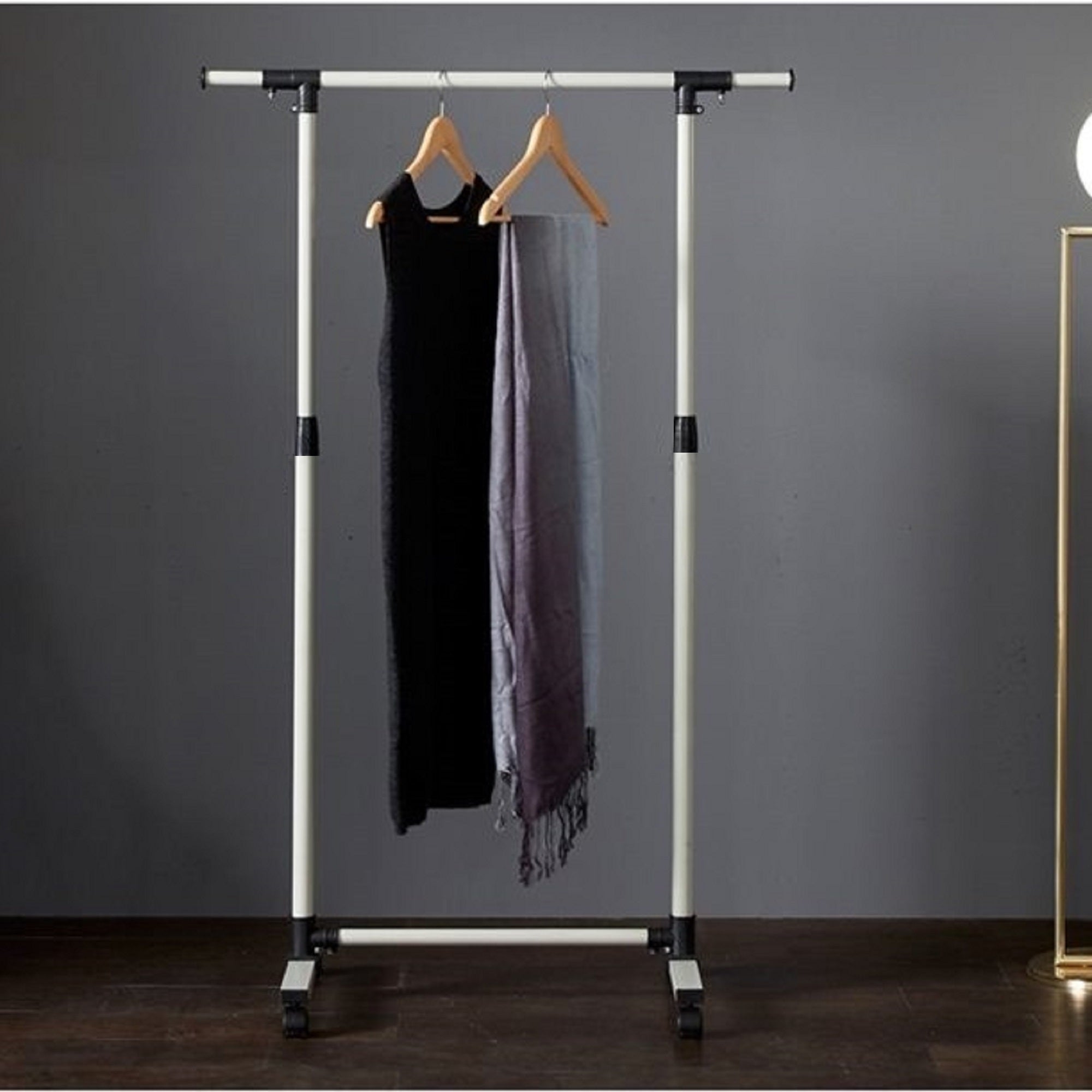 Short hanger, used for hanging heavy-duty rolling hangers with bottom racks and wheels for clothes