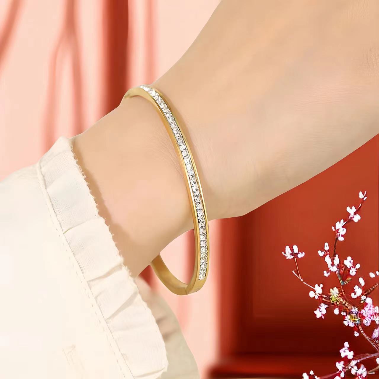 Stainless steel titanium steel bracelet for women non fading electroplated buckle jewelry for women