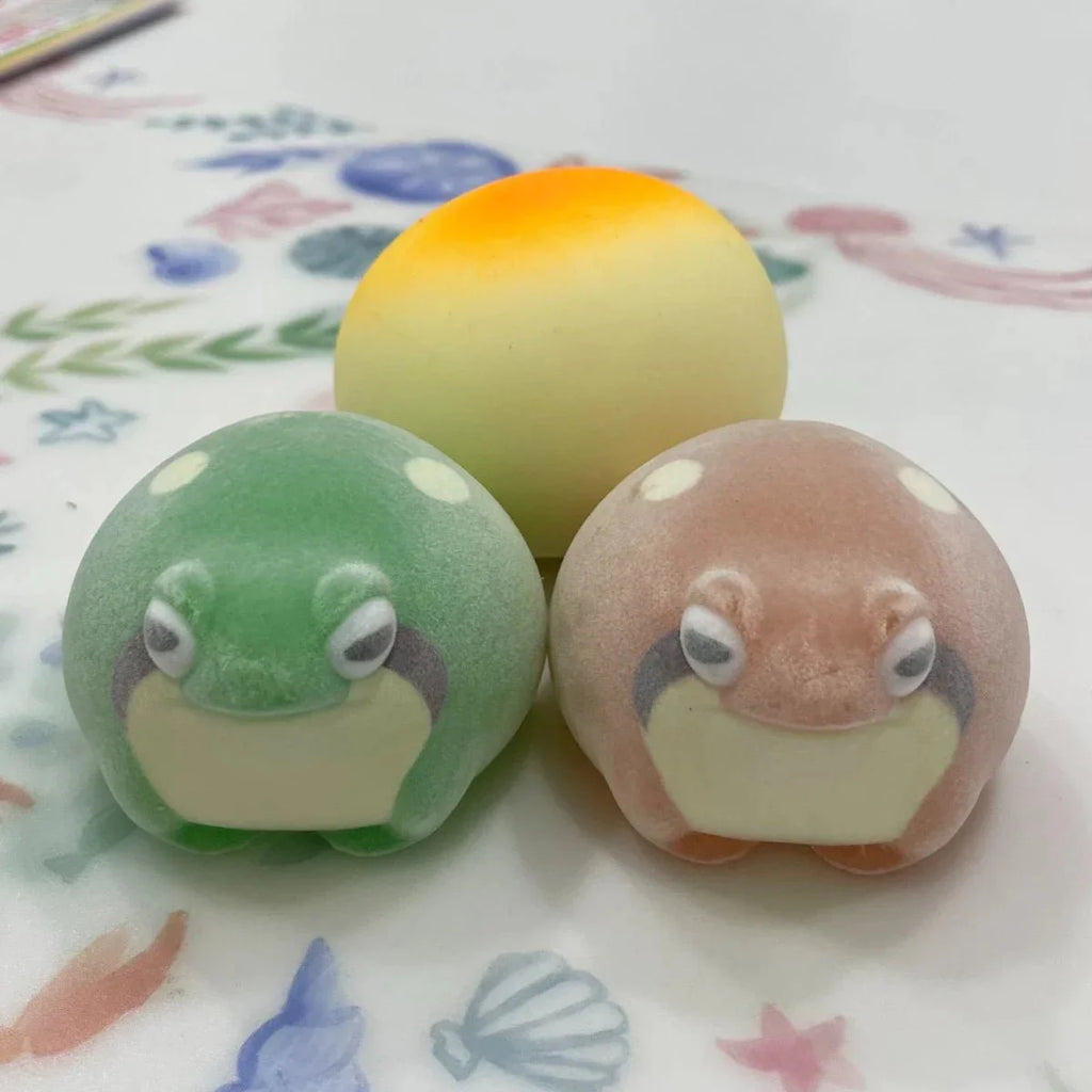TOY Flocking Frog Gashapon Capsule Toys – Mini Squishy Figurines