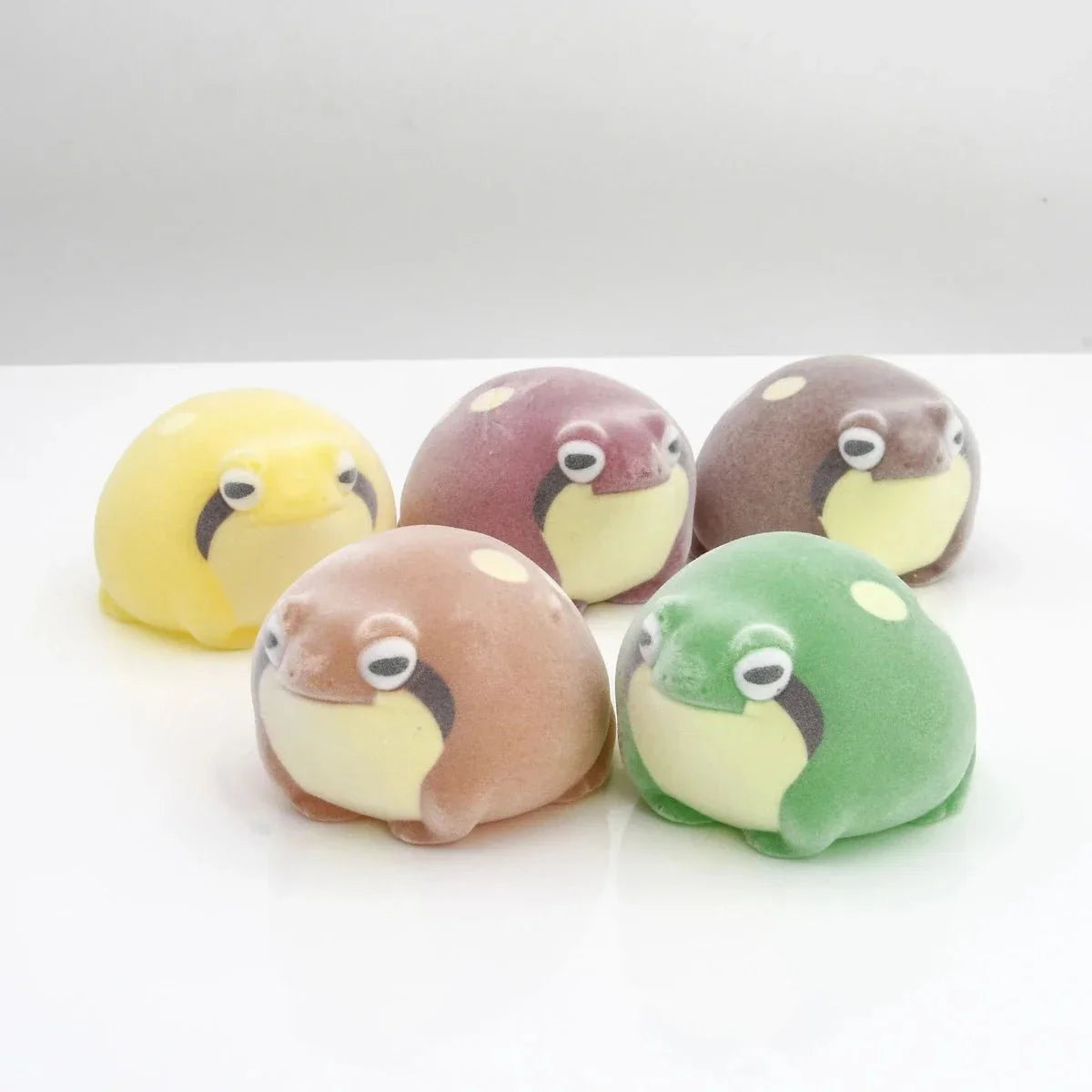 TOY Flocking Frog Gashapon Capsule Toys – Mini Squishy Figurines