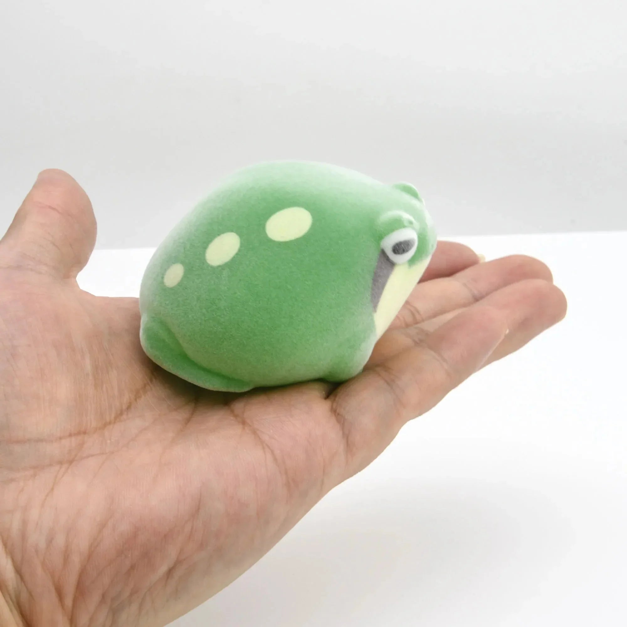 TOY Flocking Frog Gashapon Capsule Toys – Mini Squishy Figurines