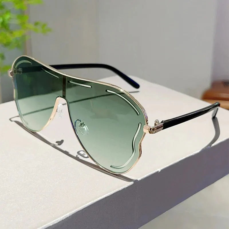 Oversized One-Piece Sunglasses | UV400 Protection with Alloy Frame