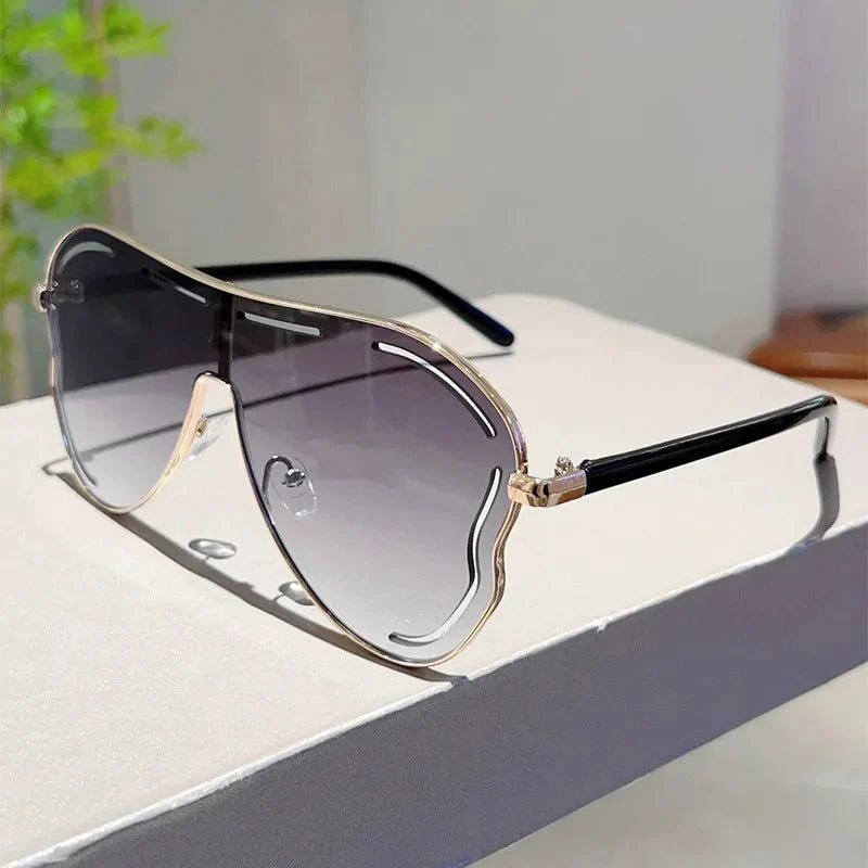 Oversized One-Piece Sunglasses | UV400 Protection with Alloy Frame