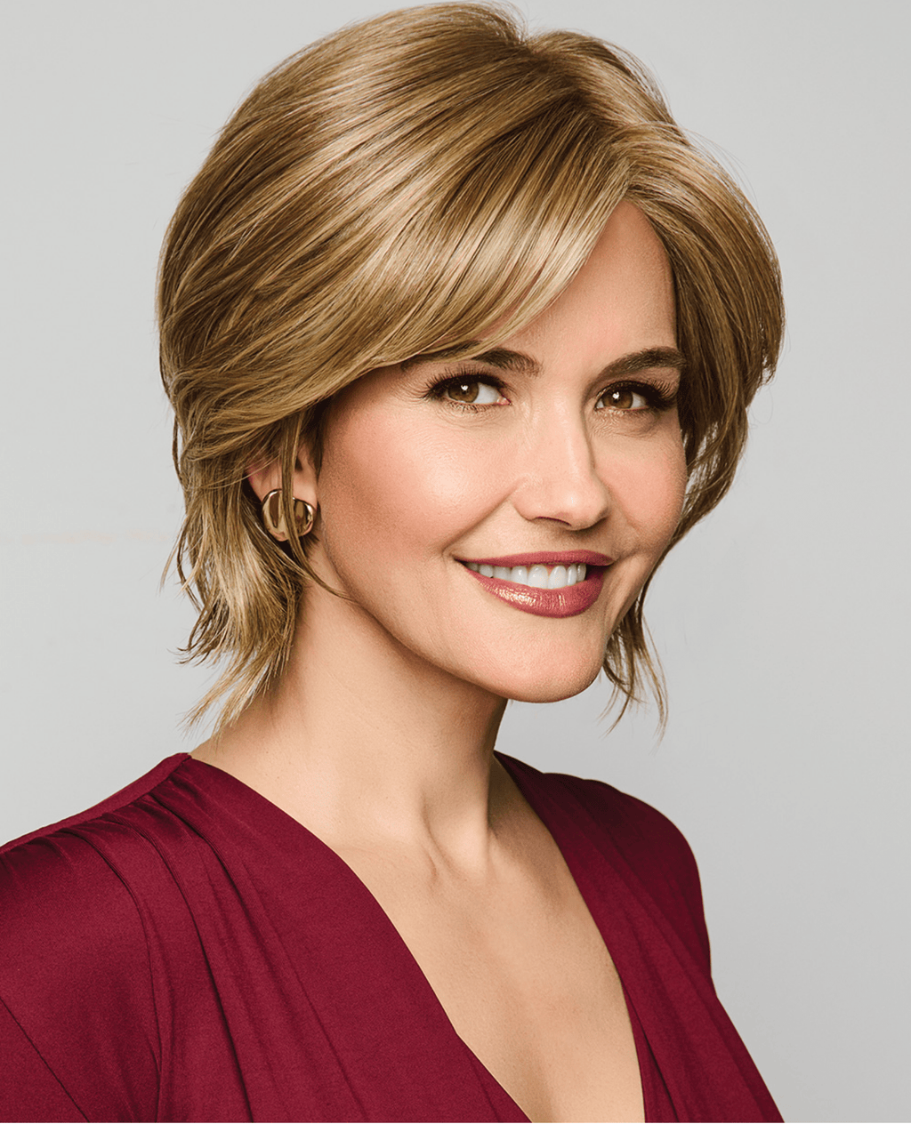 Raquel Welch Main Character Chin-Length Bob Wig for A Polished Sophisticated Look, Average Cap - Ss17/23 SS Iced Latte Macchiato