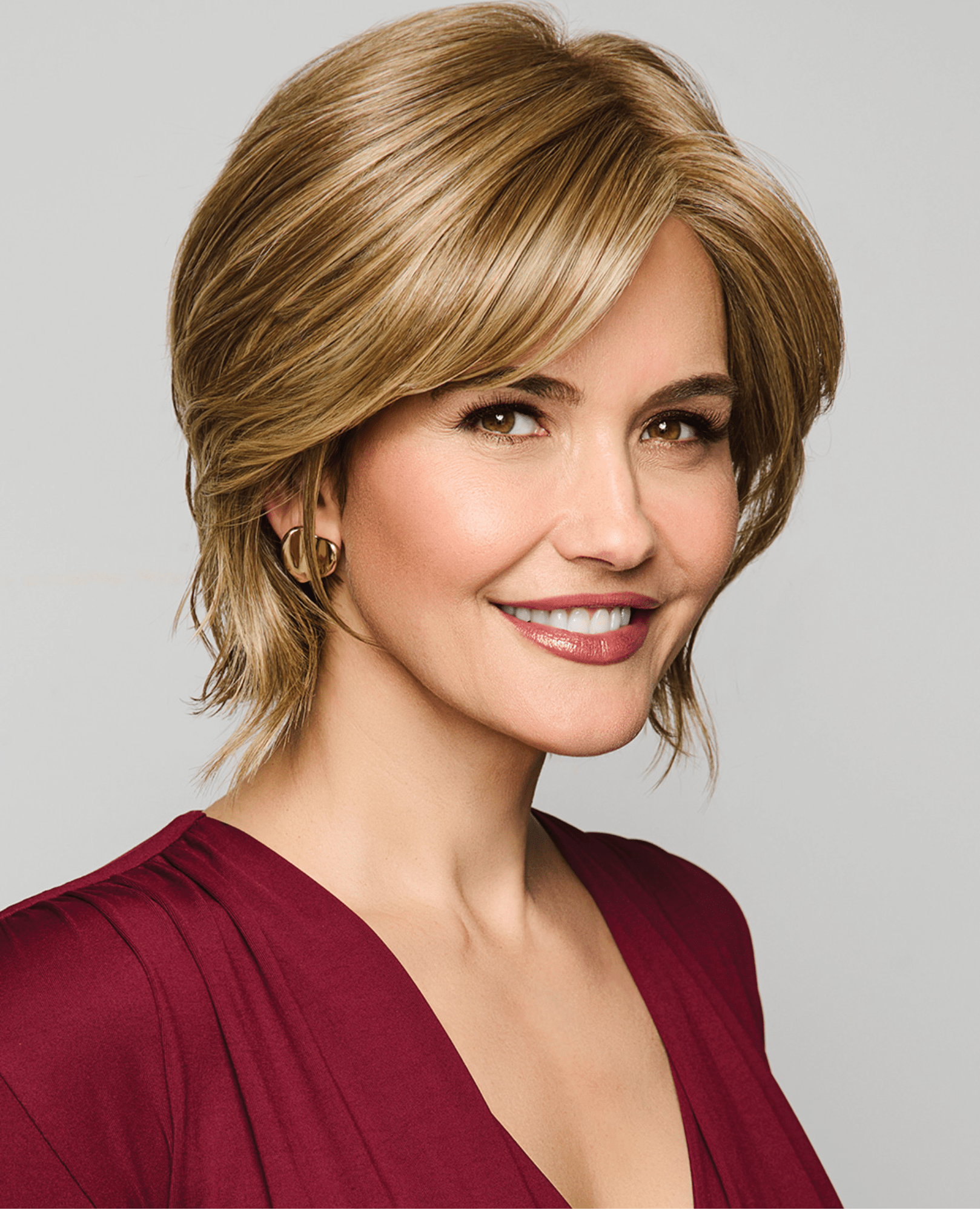 Raquel Welch Main Character Chin-Length Bob Wig for A Polished Sophisticated Look, Average Cap - Ss17/23 SS Iced Latte Macchiato