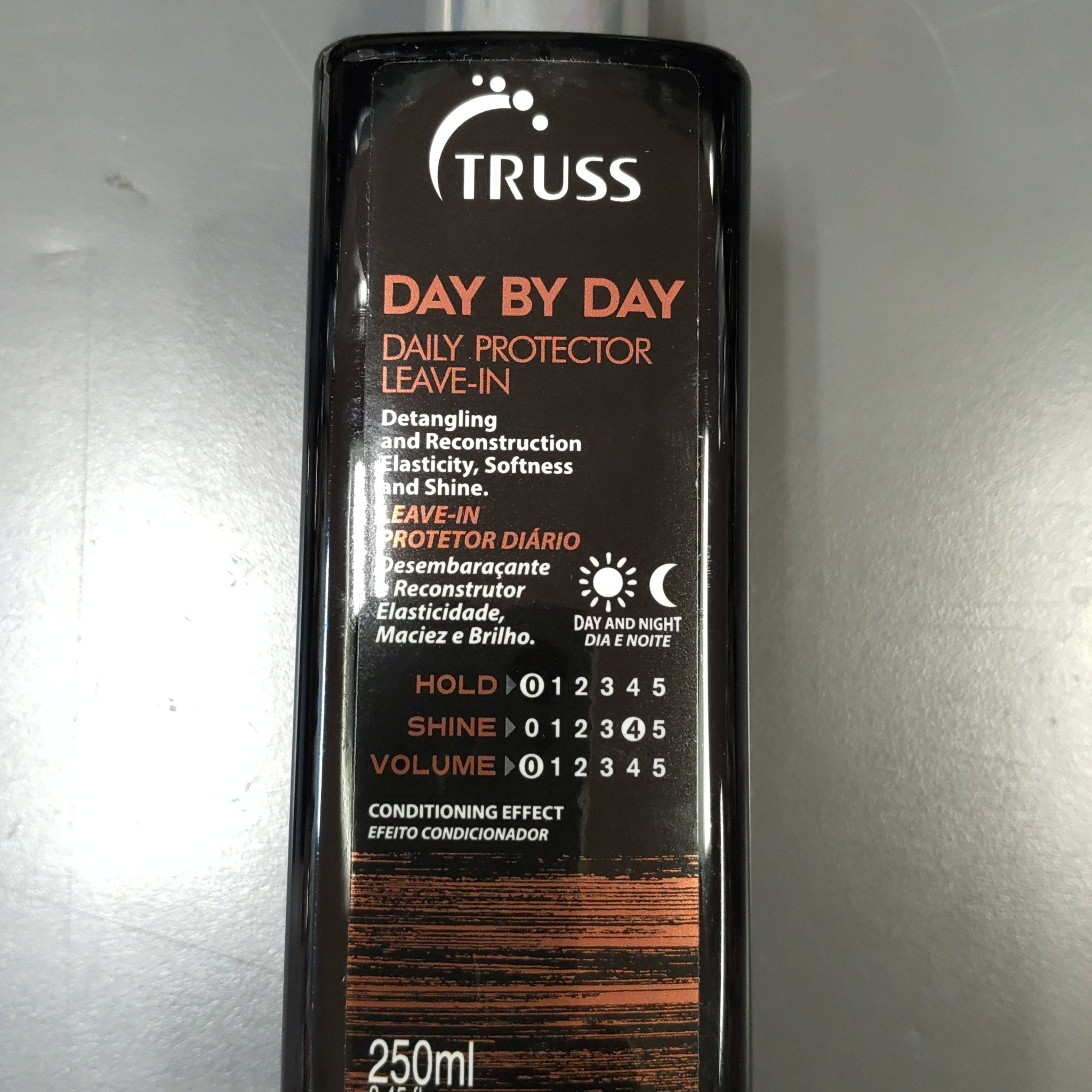 Truss Day By Leave-in Protector 8.45 oz